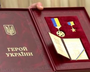 Зеленський дав звання Героя України командувачу ООС і нагородив 76 воїнів