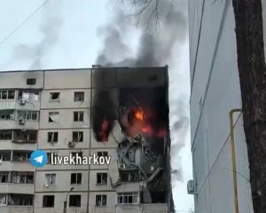 Российская ракета разгромила многоэтажку в Харькове