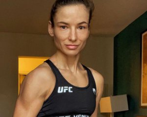 &quot;Задушила&quot; казашку. Українка Мороз розплакалася після перемоги в поєдинку UFC