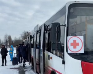 Евакуація з Сум: окупанти відкрили вогонь по другій колоні