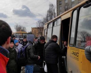 34 автобуси встигли виїхати із Сум – відомі подробиці евакуації