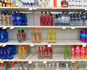 США запретили импорт алкоголя, морепродуктов и бриллиантов из РФ