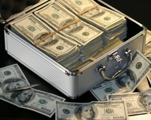 США заборонили ввозити в Росію долари