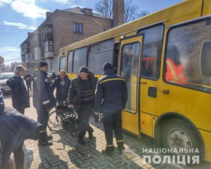 Окупанти обстріляли цивільних під час евакуації з Гостомеля, є загиблі