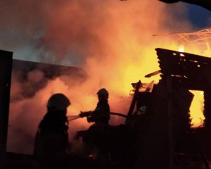 Війська РФ вдарили з "Градів" по селу на Дніпропетровщині