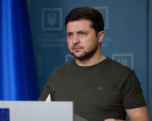 Зеленський звертається до німецького парламенту. Йому аплодують