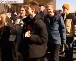 &quot;Запихнули в автобус и привезли&quot; - россияне собираются в &quot;Лужниках&quot; на шабаш-годовщину оккупации Крыма
