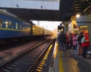 В Укрзалізниці заявили, що сполучення між Україною та Білоруссю більше немає