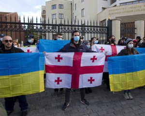 Більшість грузинів підтримують нейтралітет щодо санкцій проти Росії (провладне опитування)