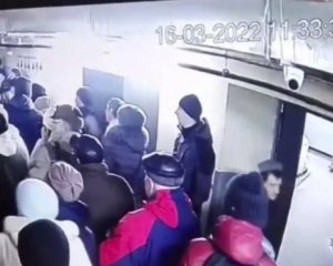 В Харькове снаряд попал в очередь людей в супермаркете (видео 18+)
