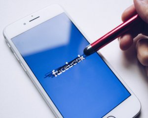 У Росії суд офіційно оголосив Facebook та Instagram екстремістами