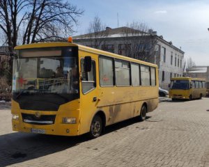 Рашисти обстріляли автобуси з дітьми