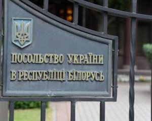 Білорусь виганяє українських дипломатів - Київ обіцяє відповісти