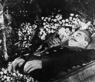 В калюжі сечі та розстріл біля туалету - як помирали диктатори ХХ століття