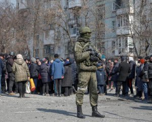 Оккупанты сгоняют украинцев в фильтрационные лагеря
