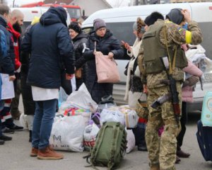 Окупанти воюють з цивільними: рашисти не випустили 70 машин з Енергодару