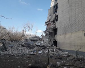 Рашисты всю ночь атаковали Чернигов: уничтожили дома, ТЦ и библиотеки