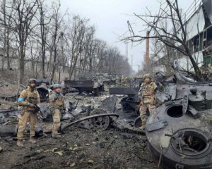 Потужна оборона Маріуполя рятує інші напрямки - Міноборони