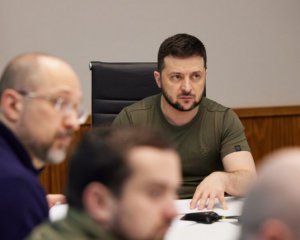 Україна через рашистів щомісяця витрачає $10 млрд - Зеленський зібрав економістів