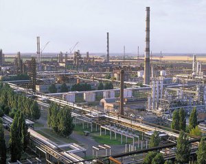 Оккупанты обстреляли Кременчугский нефтеперерабатывающий завод