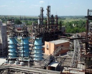 Російські військові розбомбили хімічний завод на Донбасі