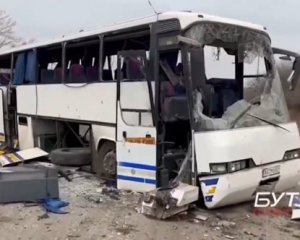 Окупанти скинули дві бомби на евакуаційний автобус