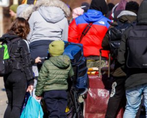 &quot;Эвакуируйтесь, пока есть такая возможность&quot; - власти обратились к жителям двух областей (уточнено)