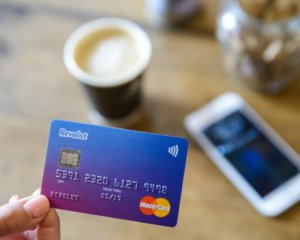 Компанія Revolut спрощує реєстрацію для українських біженців