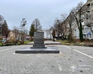 Місцева влада може демонтувати пам&#039;ятники російським діячам: у Тернополі знесли Пушкіна