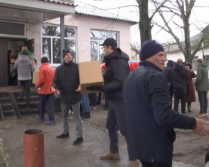 Працюють комунальники й волонтери: як Чернігів відновлюють після бомбардувань