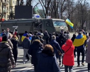 Пытают, морят голодом по несколько дней: в Херсоне рашисты массово задерживают украинцев
