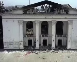 Показали кадры разрушенного оккупантами драмтеатра в Мариуполе