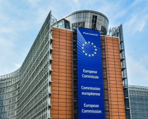 ЕС сочтет уплату за газ в рублях нарушением санкций - Bloomberg
