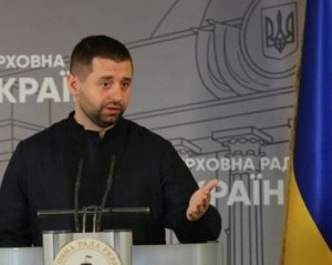 Тюрма за неповернення чоловіків із-за кордону під час війни: &quot;слуги&quot; прокоментували законопроєкт