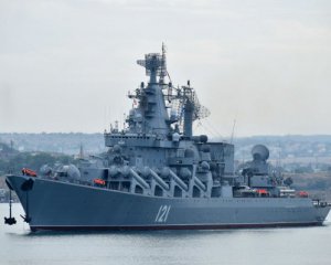 С крейсера &quot;Москва&quot; эвакуировали 14 моряков, судьба 496 неизвестна - журналист