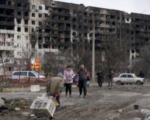 В Мариуполе оккупанты раздают пропуски, чтобы зачищать &quot;неблагонадежных&quot; украинцев