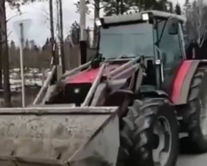Отправили &quot;тракторные войска&quot; в направлении РФ: в Финляндии ответили на видео с российскими ракетами