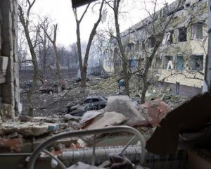 Украинские воины продолжают держать оборону Мариуполя, оккупанты призывают их сдаться