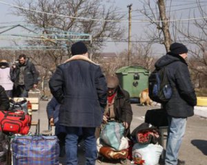 Депортированных украинцев вывозят в Эстонию - Денисова
