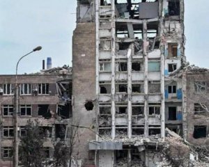 Путінський пропагандист визнав, що авіація РФ знищує житлові будинки Маріуполя