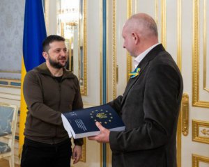 Зеленский передал представителю Евросоюза анкету на вступление