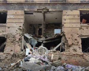 Російські терористи скинули бомбу на лікарню в Маріуполі