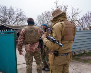 На південному фронті ситуація напружена, наступ ворога відбивають