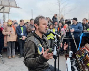 Святослав Вакарчук показал Украину до войны в кавере на хит UA so Beautiful