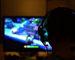 ФСБ влезает в компьютерные игры и чаты знакомств