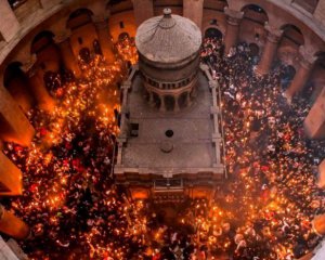 В Иерусалиме сошел благодатный огонь