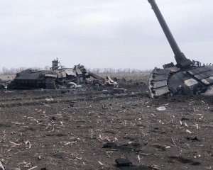 150 мертвих росіян, збиті літаки, розбиті танки і БТРи: як насипали окупантам на сході