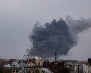 На Львівщині спалахнули пожежі через ракетні удари росіян