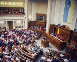 Підрахували, скільки нардепів втекли з України через війну