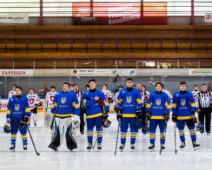 Збірна України U-18 з хокею з розгромної перемоги почала першість світу